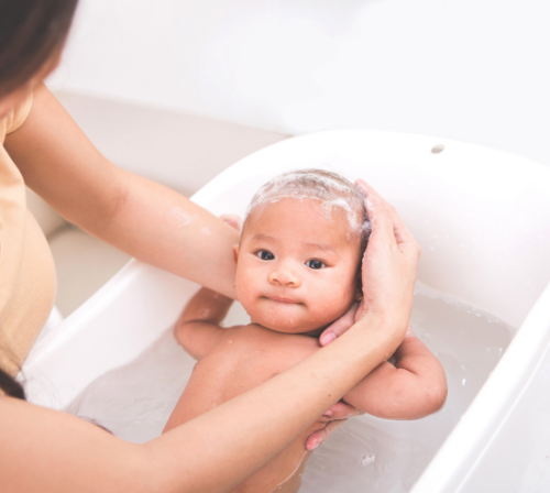 Poupina - Comment donner le bain à bébé